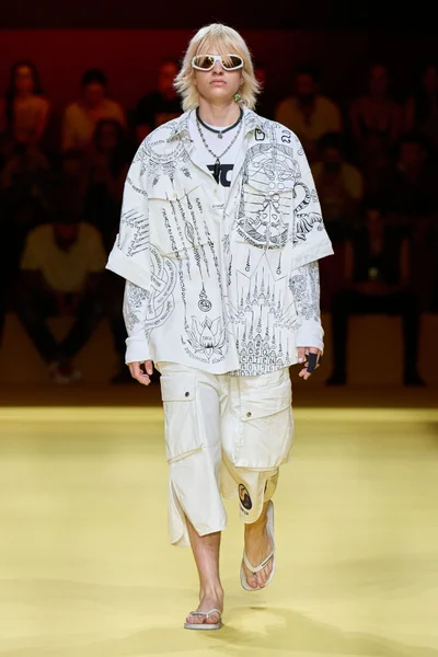 Look 7